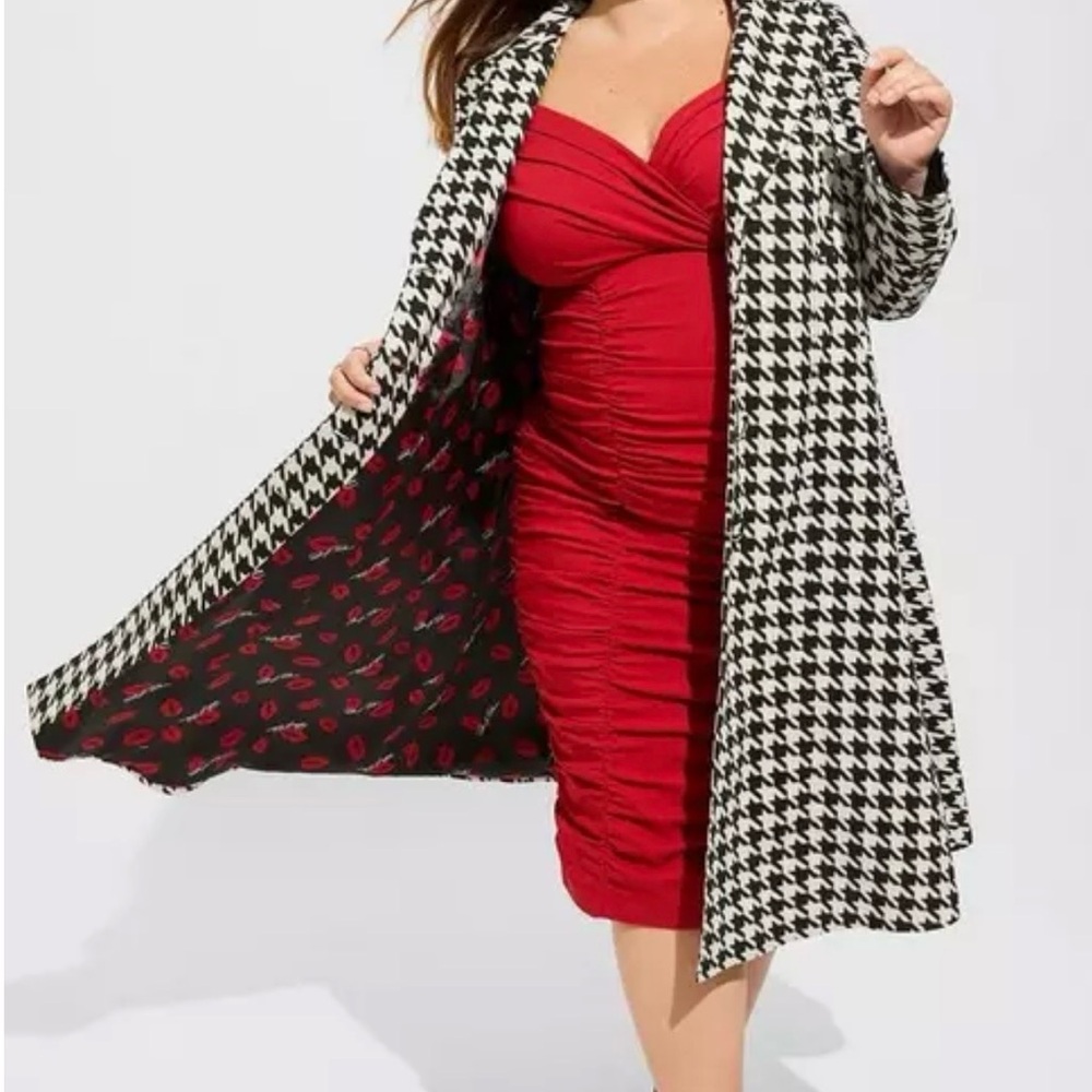 NWT Torrid Marilyn Monroe Stretch Button Front Coat black and white houndstooth